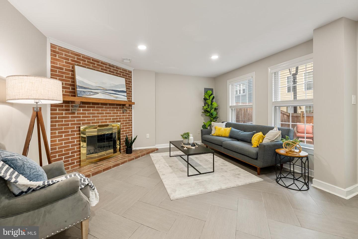 1217 MADISON ST, ALEXANDRIA, Virginia 22314, 2 Bedrooms Bedrooms, ,2 BathroomsBathrooms,Residential,For sale,1217 MADISON ST,VAAX2054514 MLS # VAAX2054514