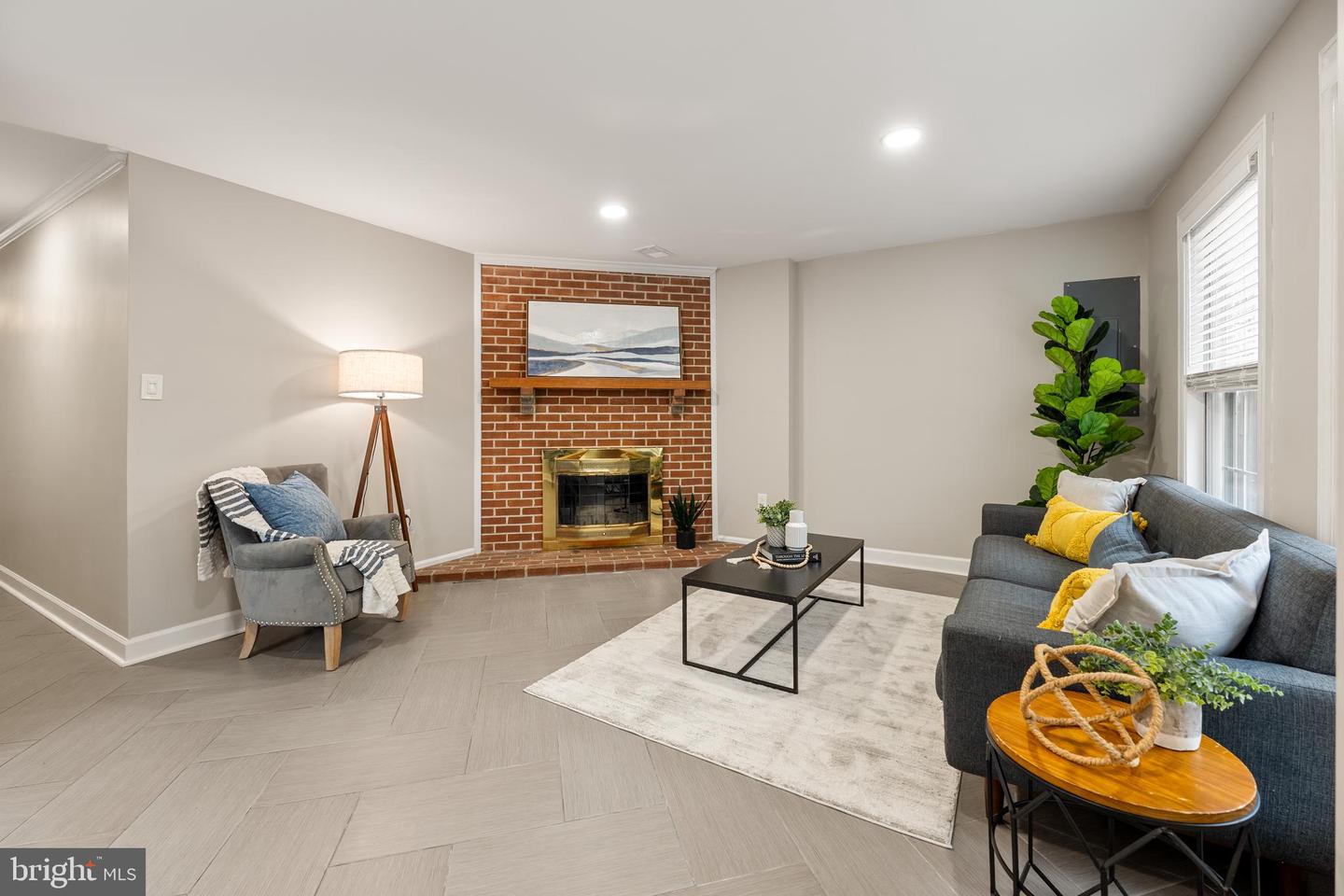 1217 MADISON ST, ALEXANDRIA, Virginia 22314, 2 Bedrooms Bedrooms, ,2 BathroomsBathrooms,Residential,For sale,1217 MADISON ST,VAAX2054514 MLS # VAAX2054514