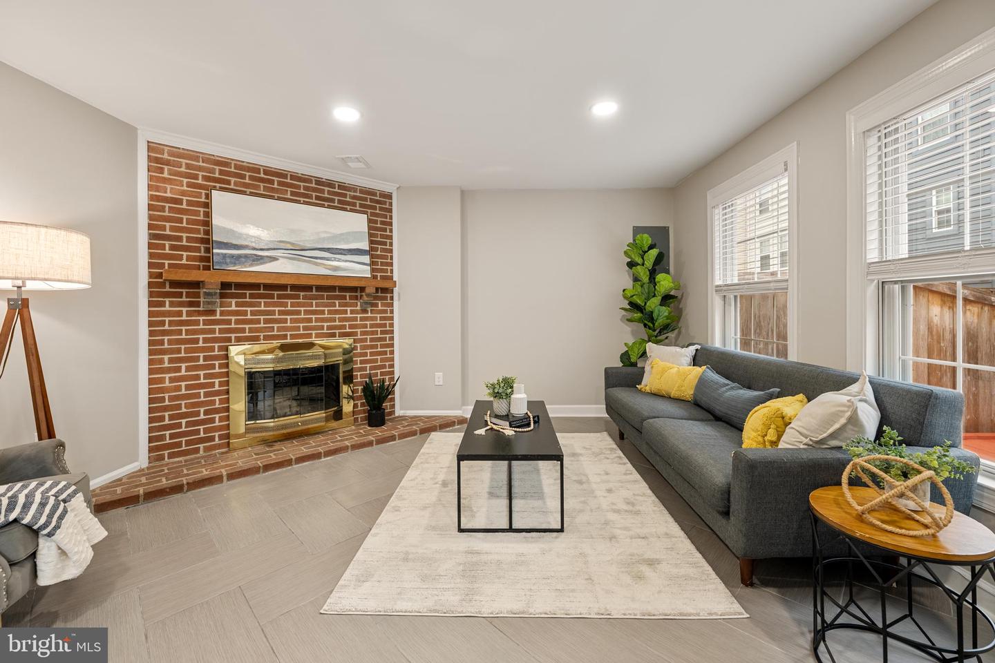 1217 MADISON ST, ALEXANDRIA, Virginia 22314, 2 Bedrooms Bedrooms, ,2 BathroomsBathrooms,Residential,For sale,1217 MADISON ST,VAAX2054514 MLS # VAAX2054514