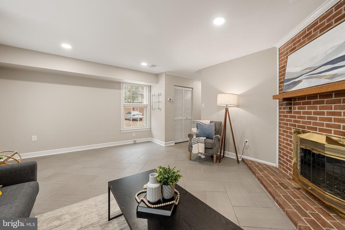 1217 MADISON ST, ALEXANDRIA, Virginia 22314, 2 Bedrooms Bedrooms, ,2 BathroomsBathrooms,Residential,For sale,1217 MADISON ST,VAAX2054514 MLS # VAAX2054514