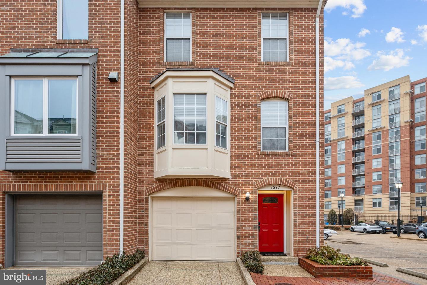 1217 MADISON ST, ALEXANDRIA, Virginia 22314, 2 Bedrooms Bedrooms, ,2 BathroomsBathrooms,Residential,For sale,1217 MADISON ST,VAAX2054514 MLS # VAAX2054514