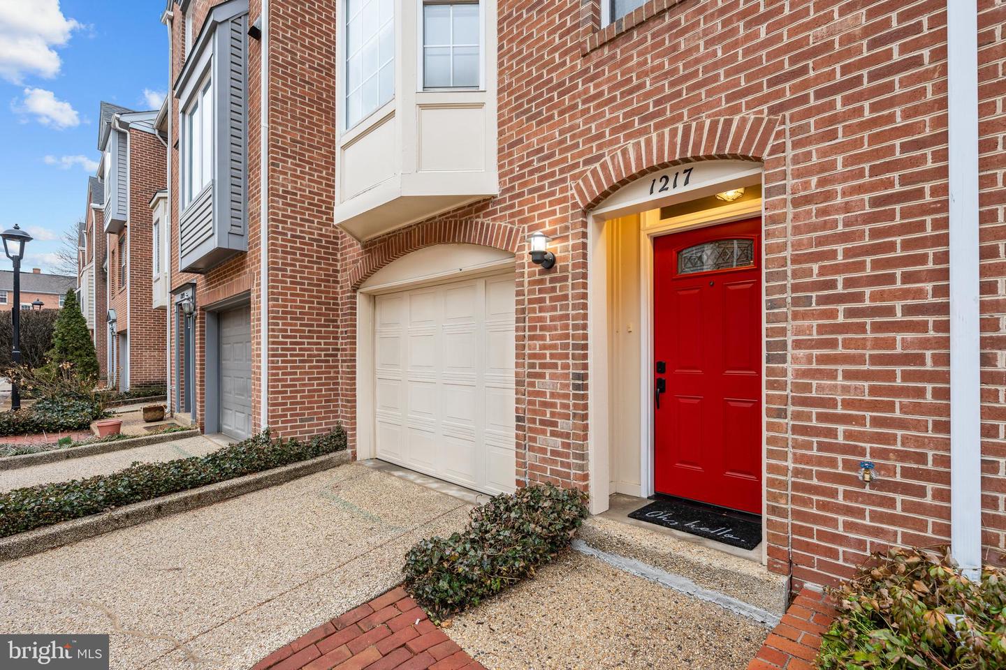1217 MADISON ST, ALEXANDRIA, Virginia 22314, 2 Bedrooms Bedrooms, ,2 BathroomsBathrooms,Residential,For sale,1217 MADISON ST,VAAX2054514 MLS # VAAX2054514