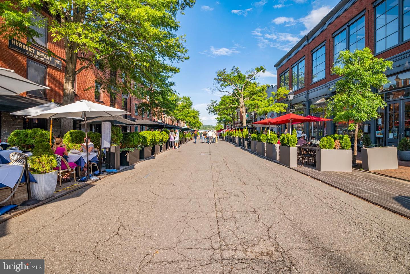 1217 MADISON ST, ALEXANDRIA, Virginia 22314, 2 Bedrooms Bedrooms, ,2 BathroomsBathrooms,Residential,For sale,1217 MADISON ST,VAAX2054514 MLS # VAAX2054514