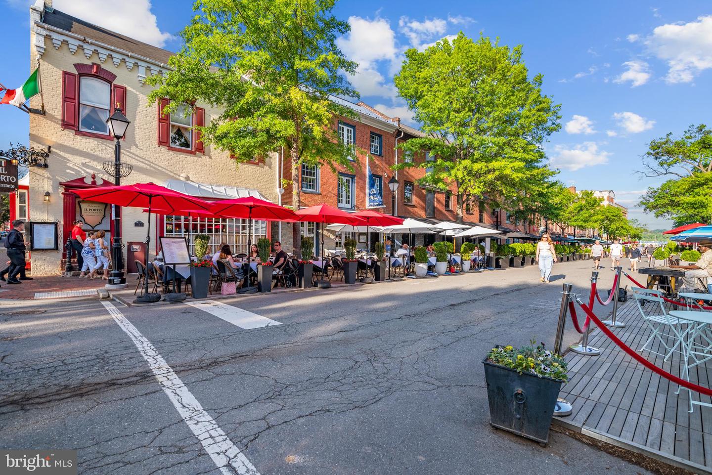 1217 MADISON ST, ALEXANDRIA, Virginia 22314, 2 Bedrooms Bedrooms, ,2 BathroomsBathrooms,Residential,For sale,1217 MADISON ST,VAAX2054514 MLS # VAAX2054514