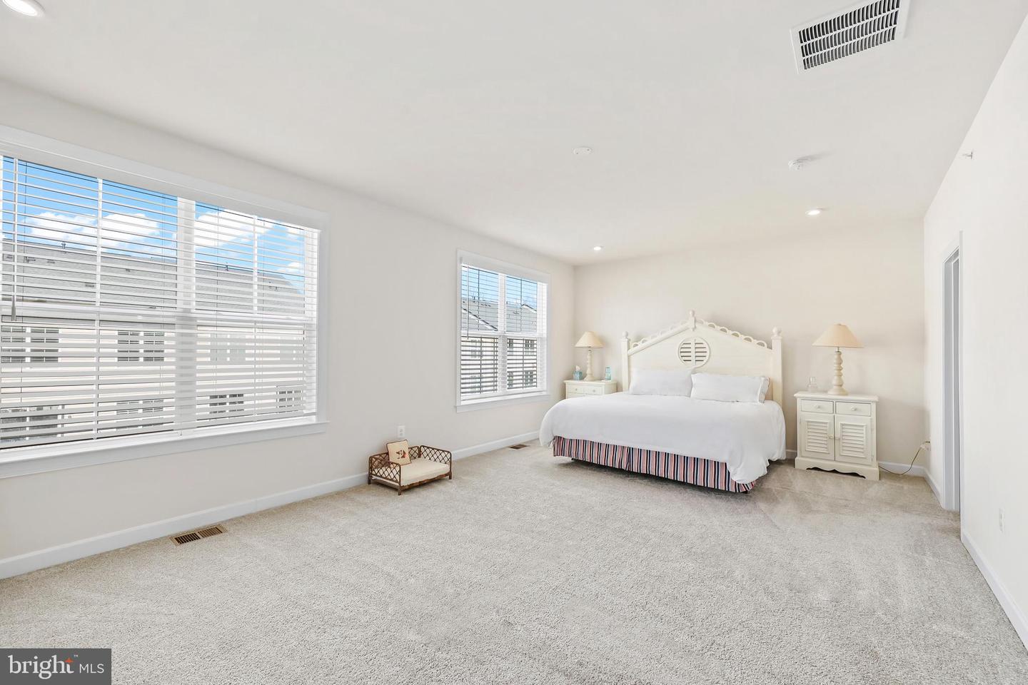 12367 AZURE LN #40, FAIRFAX, Virginia 22033, 3 Bedrooms Bedrooms, ,2 BathroomsBathrooms,Residential,For sale,12367 AZURE LN #40,VAFX2292884 MLS # VAFX2292884