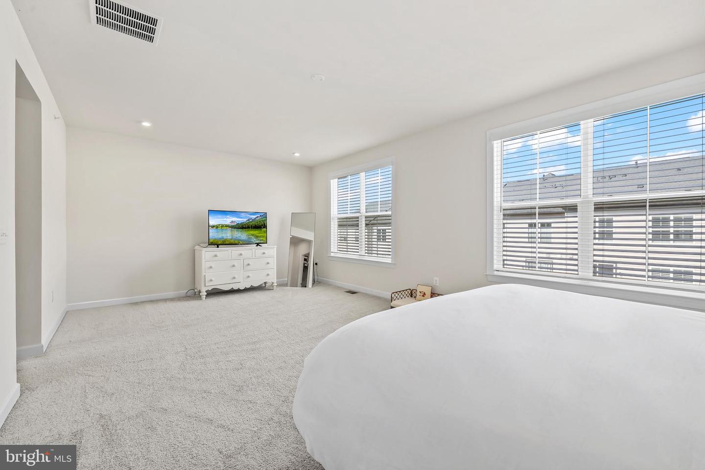 12367 AZURE LN #40, FAIRFAX, Virginia 22033, 3 Bedrooms Bedrooms, ,2 BathroomsBathrooms,Residential,For sale,12367 AZURE LN #40,VAFX2292884 MLS # VAFX2292884