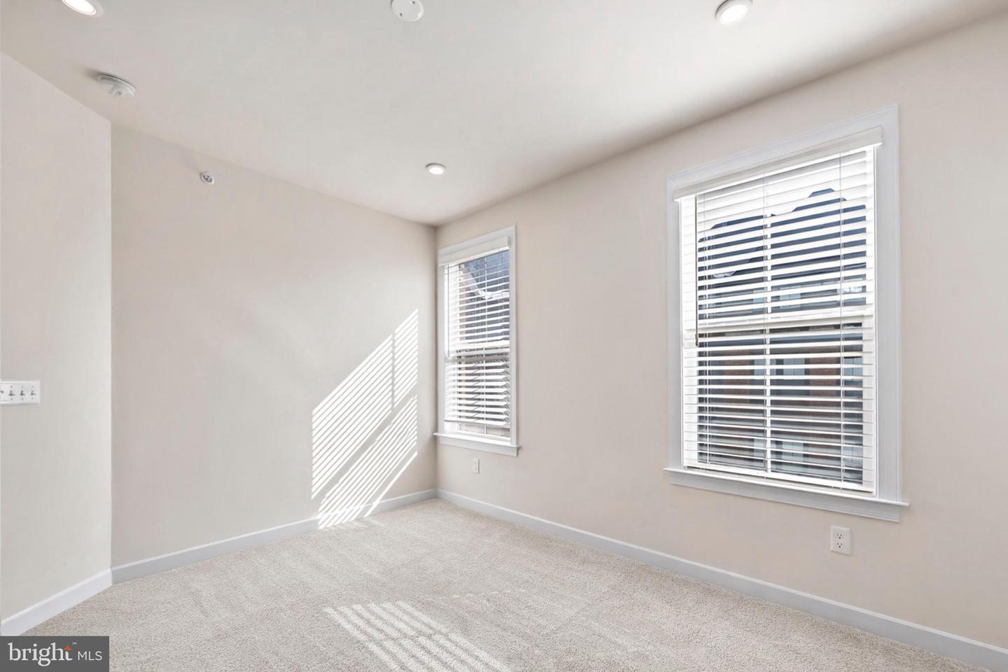 12367 AZURE LN #40, FAIRFAX, Virginia 22033, 3 Bedrooms Bedrooms, ,2 BathroomsBathrooms,Residential,For sale,12367 AZURE LN #40,VAFX2292884 MLS # VAFX2292884