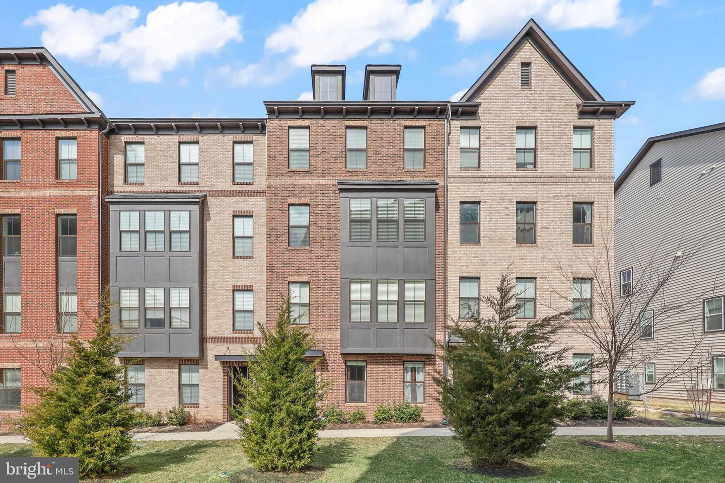 12367 AZURE LN #40, FAIRFAX, Virginia 22033, 3 Bedrooms Bedrooms, ,2 BathroomsBathrooms,Residential,For sale,12367 AZURE LN #40,VAFX2292884 MLS # VAFX2292884