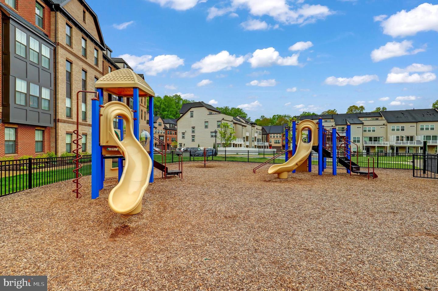 12367 AZURE LN #40, FAIRFAX, Virginia 22033, 3 Bedrooms Bedrooms, ,2 BathroomsBathrooms,Residential,For sale,12367 AZURE LN #40,VAFX2292884 MLS # VAFX2292884