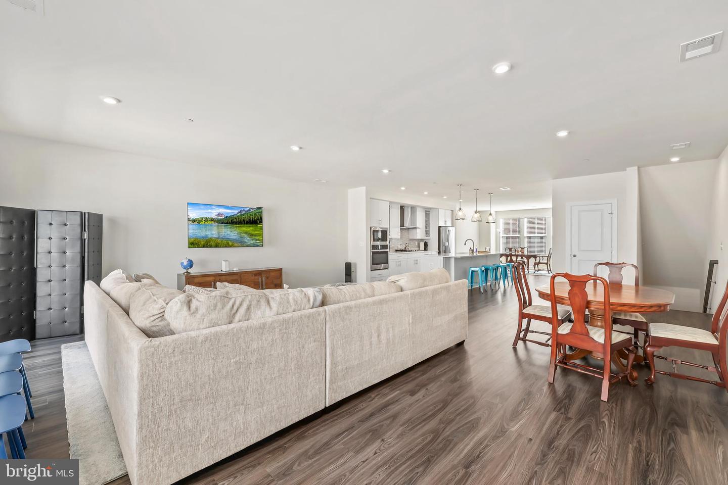 12367 AZURE LN #40, FAIRFAX, Virginia 22033, 3 Bedrooms Bedrooms, ,2 BathroomsBathrooms,Residential,For sale,12367 AZURE LN #40,VAFX2292884 MLS # VAFX2292884