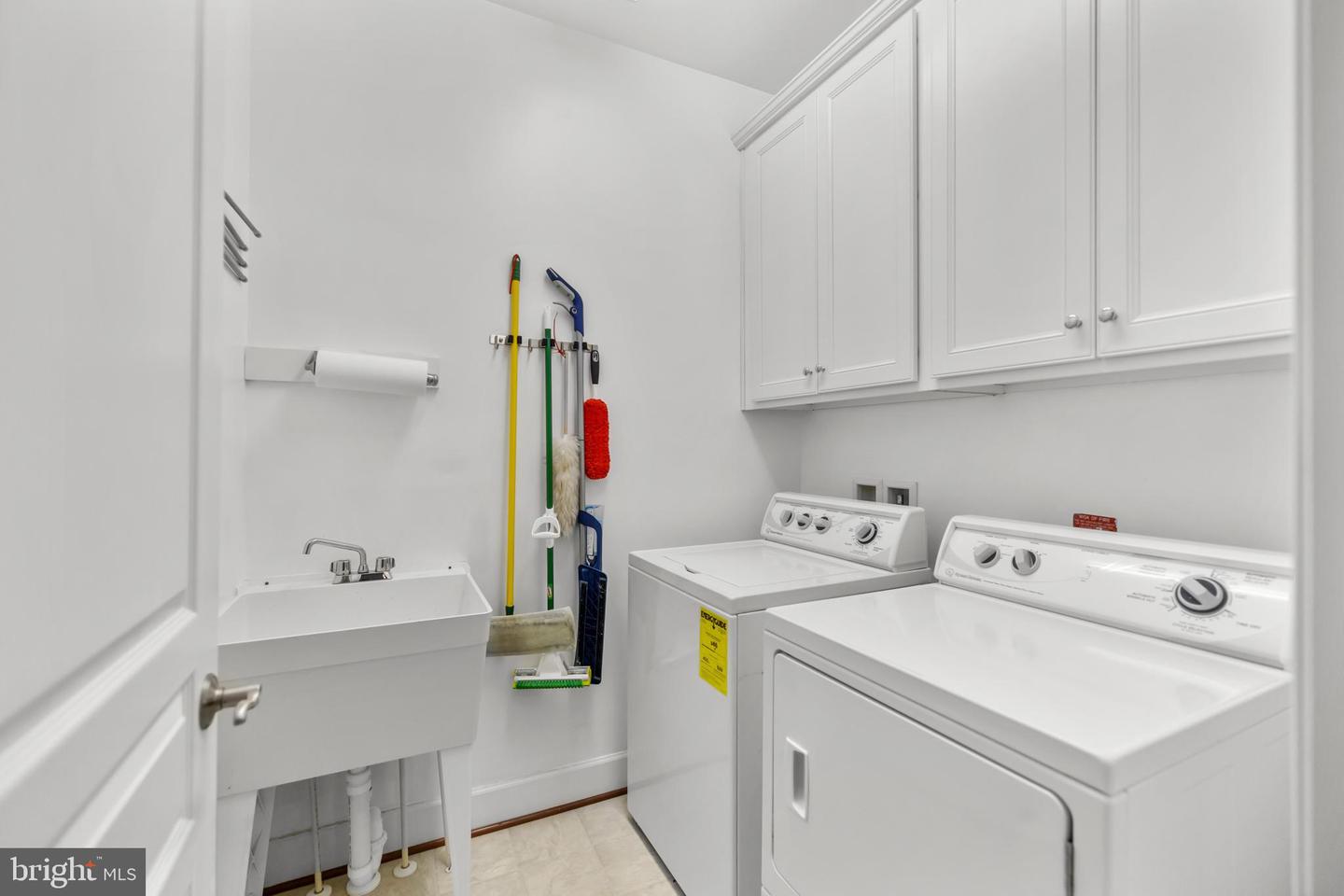 41712 WAKEHURST PL, LEESBURG, Virginia 20176, 6 Bedrooms Bedrooms, ,4 BathroomsBathrooms,Residential,For sale,41712 WAKEHURST PL,VALO2116794 MLS # VALO2116794