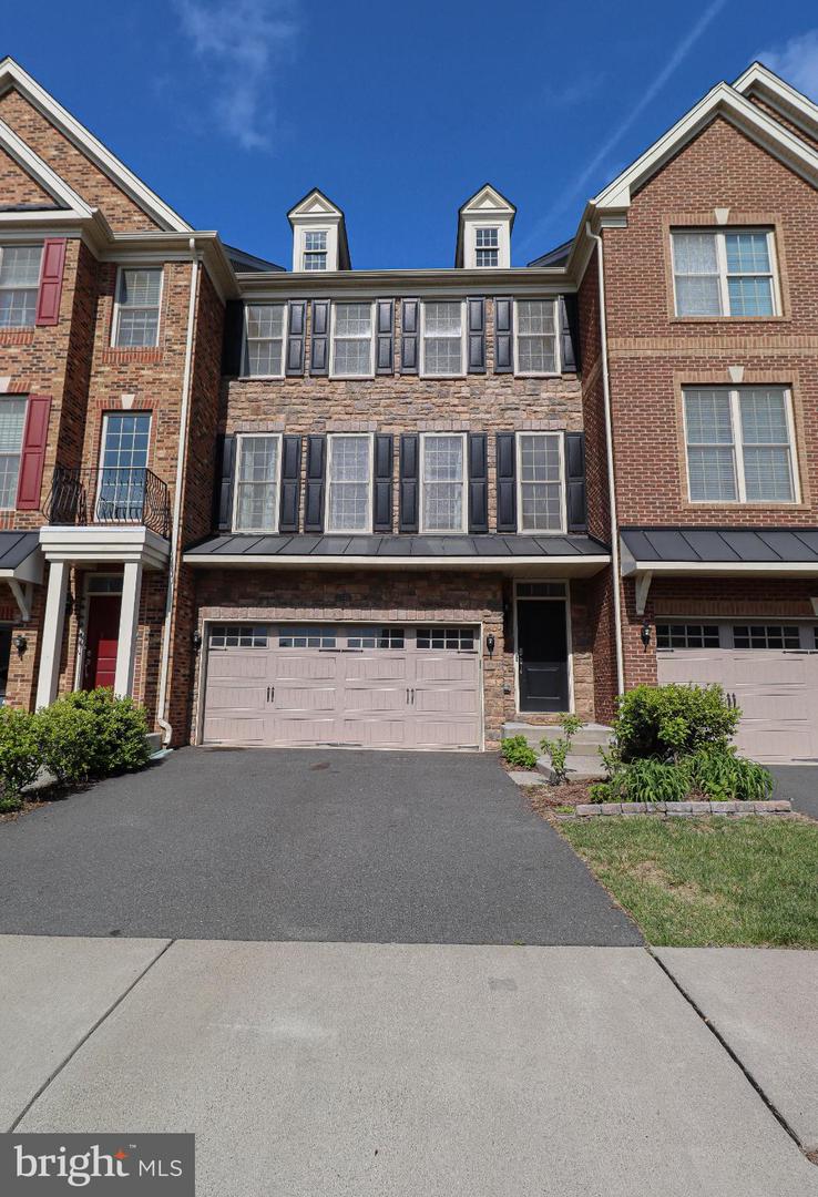 24972 GLASGOW HEIGHTS TER, CHANTILLY, Virginia 20152, 3 Bedrooms Bedrooms, 7 Rooms Rooms,2 BathroomsBathrooms,Residential,For sale,24972 GLASGOW HEIGHTS TER,VALO2116830 MLS # VALO2116830