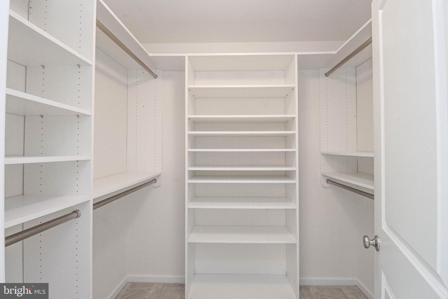 24972 GLASGOW HEIGHTS TER, CHANTILLY, Virginia 20152, 3 Bedrooms Bedrooms, 7 Rooms Rooms,2 BathroomsBathrooms,Residential,For sale,24972 GLASGOW HEIGHTS TER,VALO2116830 MLS # VALO2116830