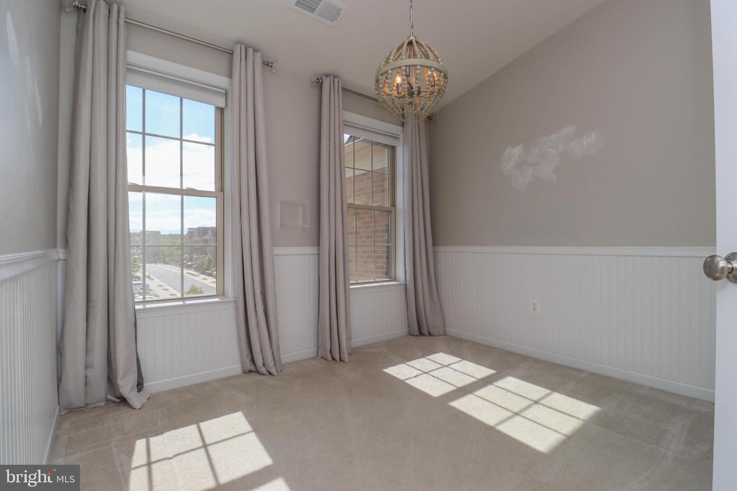 24972 GLASGOW HEIGHTS TER, CHANTILLY, Virginia 20152, 3 Bedrooms Bedrooms, 7 Rooms Rooms,2 BathroomsBathrooms,Residential,For sale,24972 GLASGOW HEIGHTS TER,VALO2116830 MLS # VALO2116830