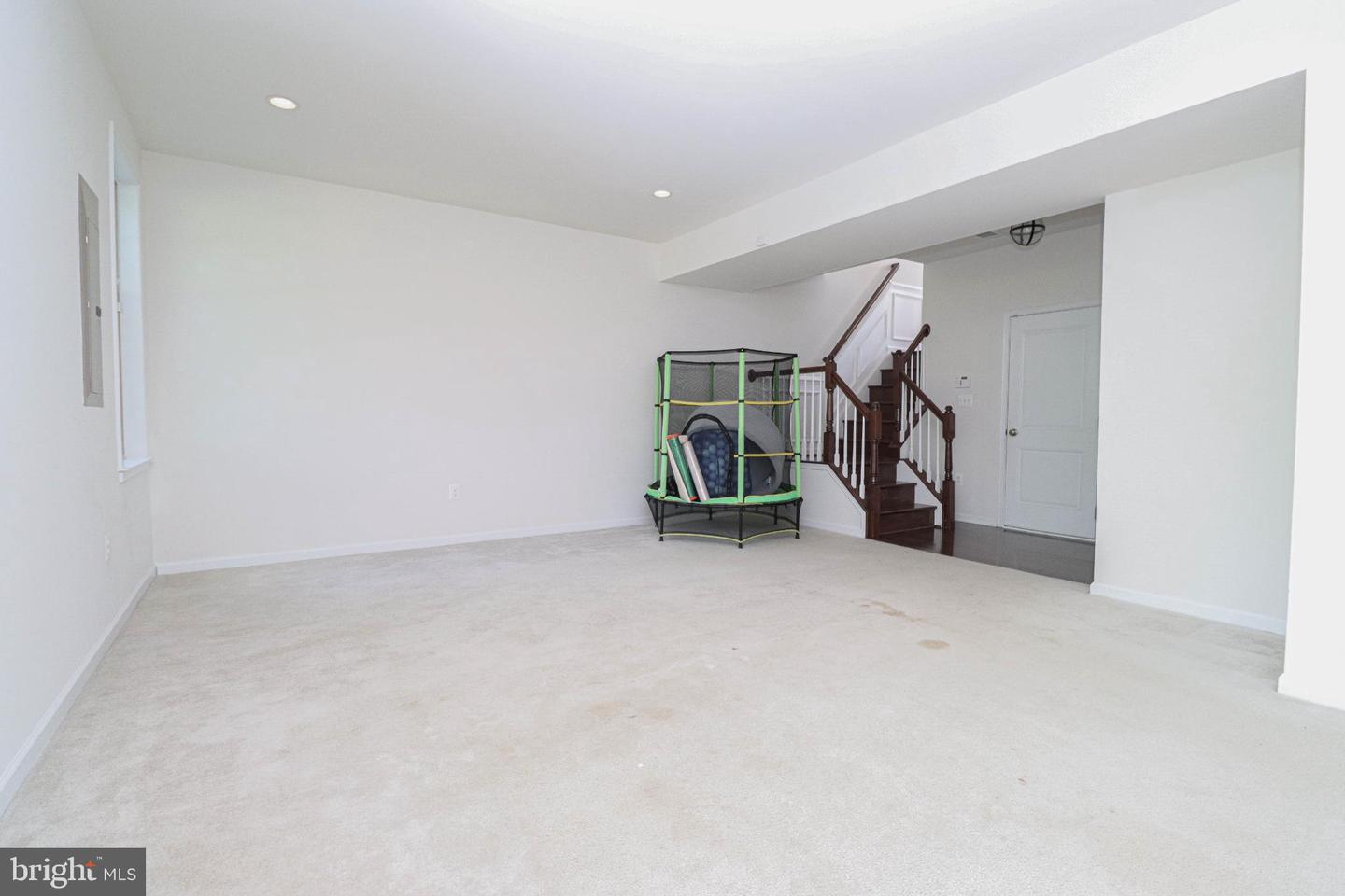 24972 GLASGOW HEIGHTS TER, CHANTILLY, Virginia 20152, 3 Bedrooms Bedrooms, 7 Rooms Rooms,2 BathroomsBathrooms,Residential,For sale,24972 GLASGOW HEIGHTS TER,VALO2116830 MLS # VALO2116830