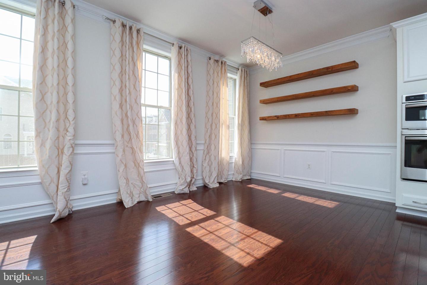 24972 GLASGOW HEIGHTS TER, CHANTILLY, Virginia 20152, 3 Bedrooms Bedrooms, 7 Rooms Rooms,2 BathroomsBathrooms,Residential,For sale,24972 GLASGOW HEIGHTS TER,VALO2116830 MLS # VALO2116830