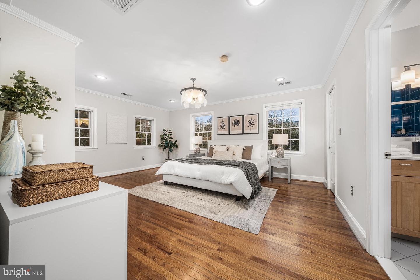 4923 34TH RD N, ARLINGTON, Virginia 22207, 4 Bedrooms Bedrooms, ,3 BathroomsBathrooms,Residential,For sale,4923 34TH RD N,VAAR2069338 MLS # VAAR2069338