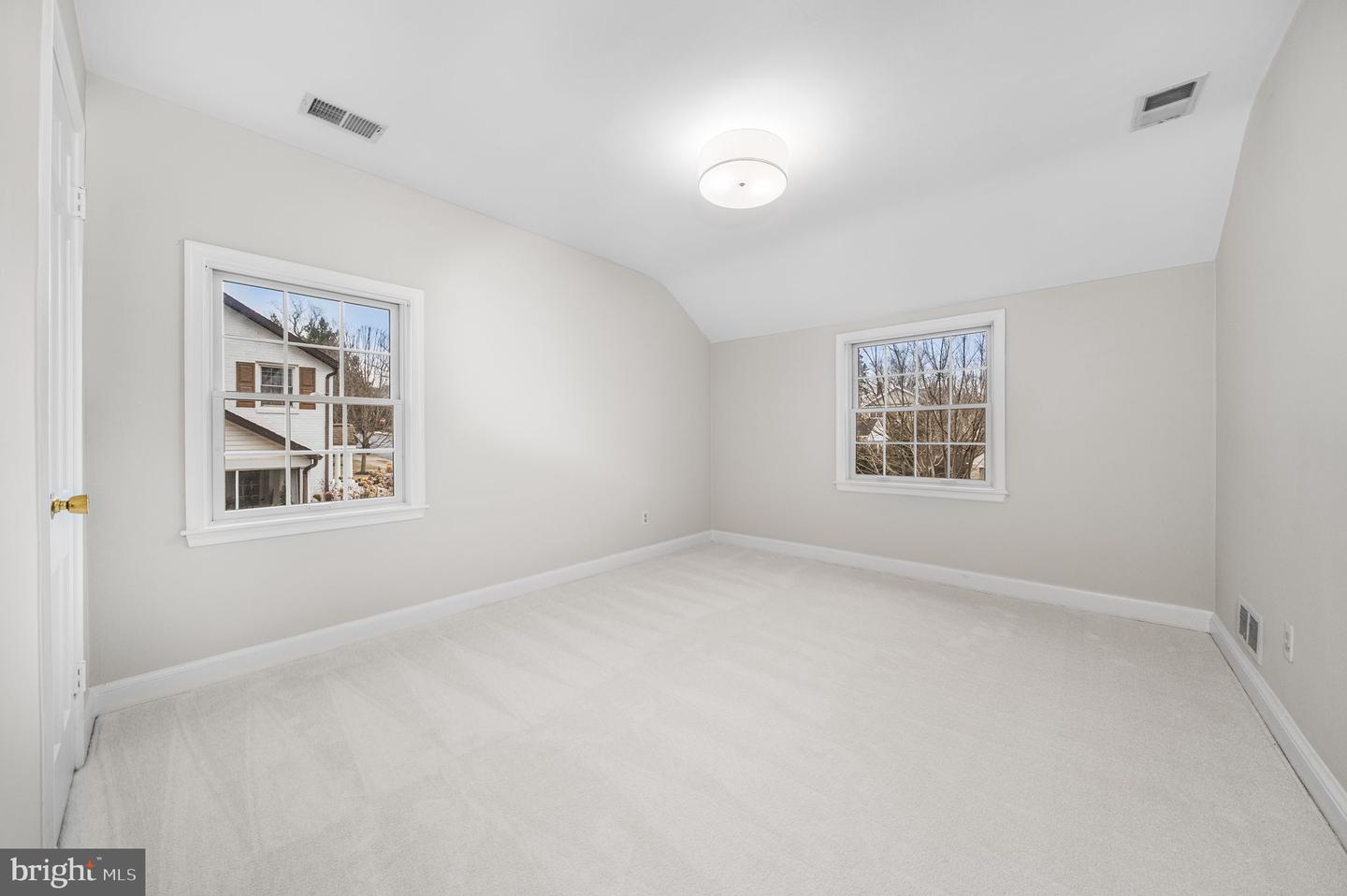 4923 34TH RD N, ARLINGTON, Virginia 22207, 4 Bedrooms Bedrooms, ,3 BathroomsBathrooms,Residential,For sale,4923 34TH RD N,VAAR2069338 MLS # VAAR2069338