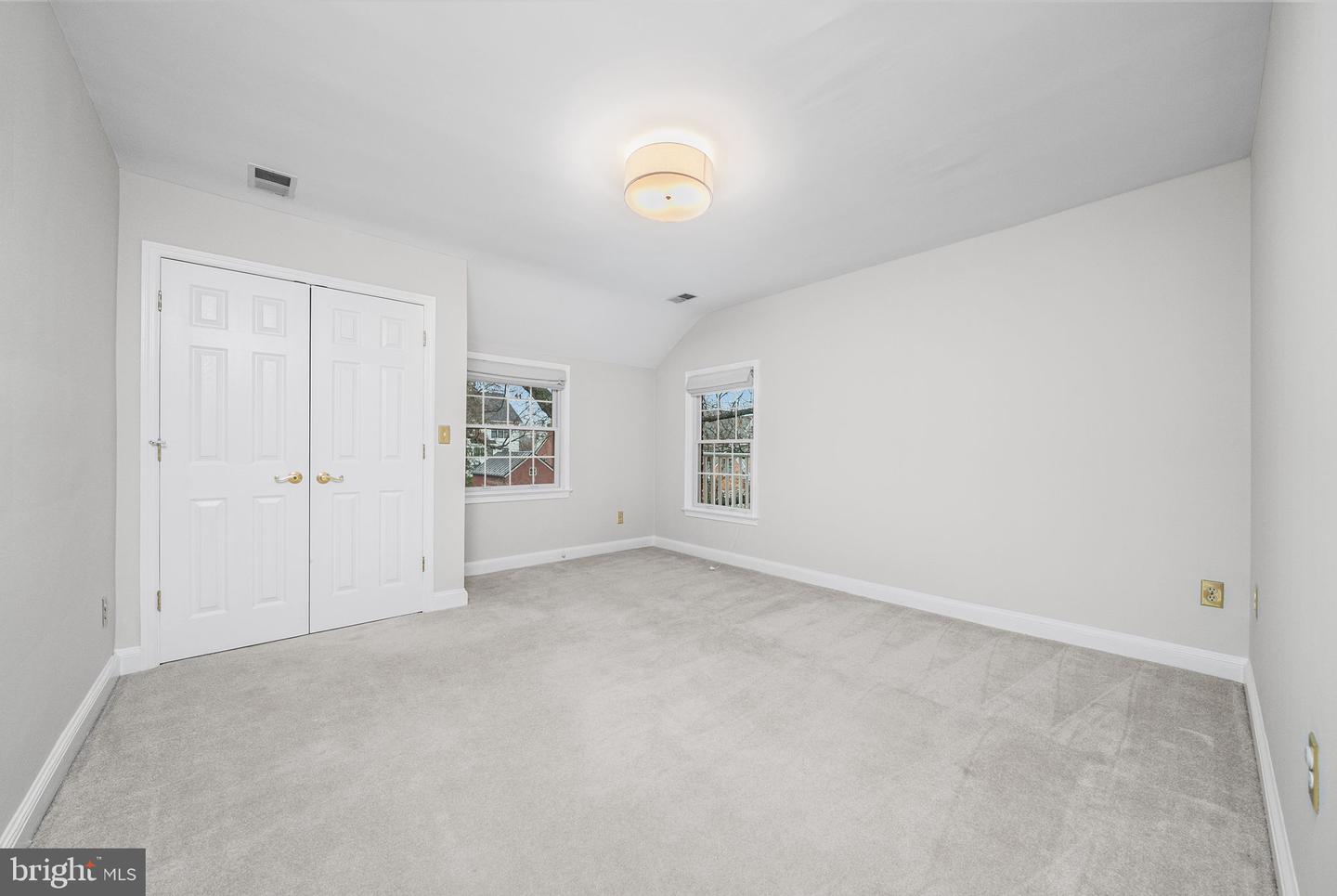 4923 34TH RD N, ARLINGTON, Virginia 22207, 4 Bedrooms Bedrooms, ,3 BathroomsBathrooms,Residential,For sale,4923 34TH RD N,VAAR2069338 MLS # VAAR2069338