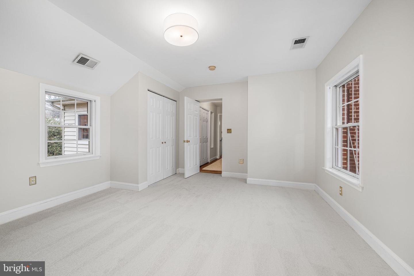 4923 34TH RD N, ARLINGTON, Virginia 22207, 4 Bedrooms Bedrooms, ,3 BathroomsBathrooms,Residential,For sale,4923 34TH RD N,VAAR2069338 MLS # VAAR2069338