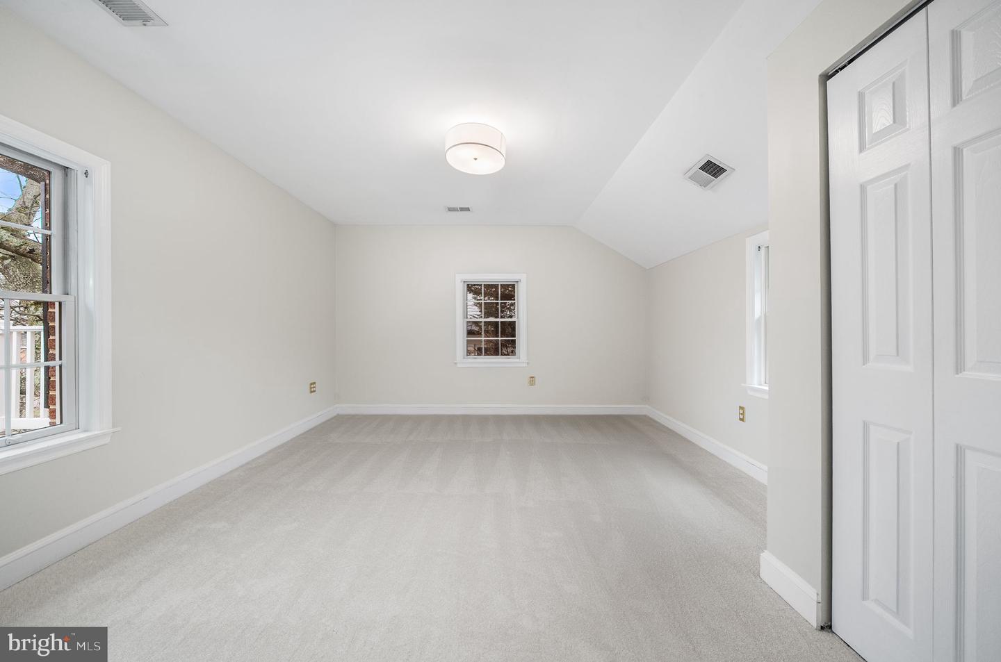 4923 34TH RD N, ARLINGTON, Virginia 22207, 4 Bedrooms Bedrooms, ,3 BathroomsBathrooms,Residential,For sale,4923 34TH RD N,VAAR2069338 MLS # VAAR2069338