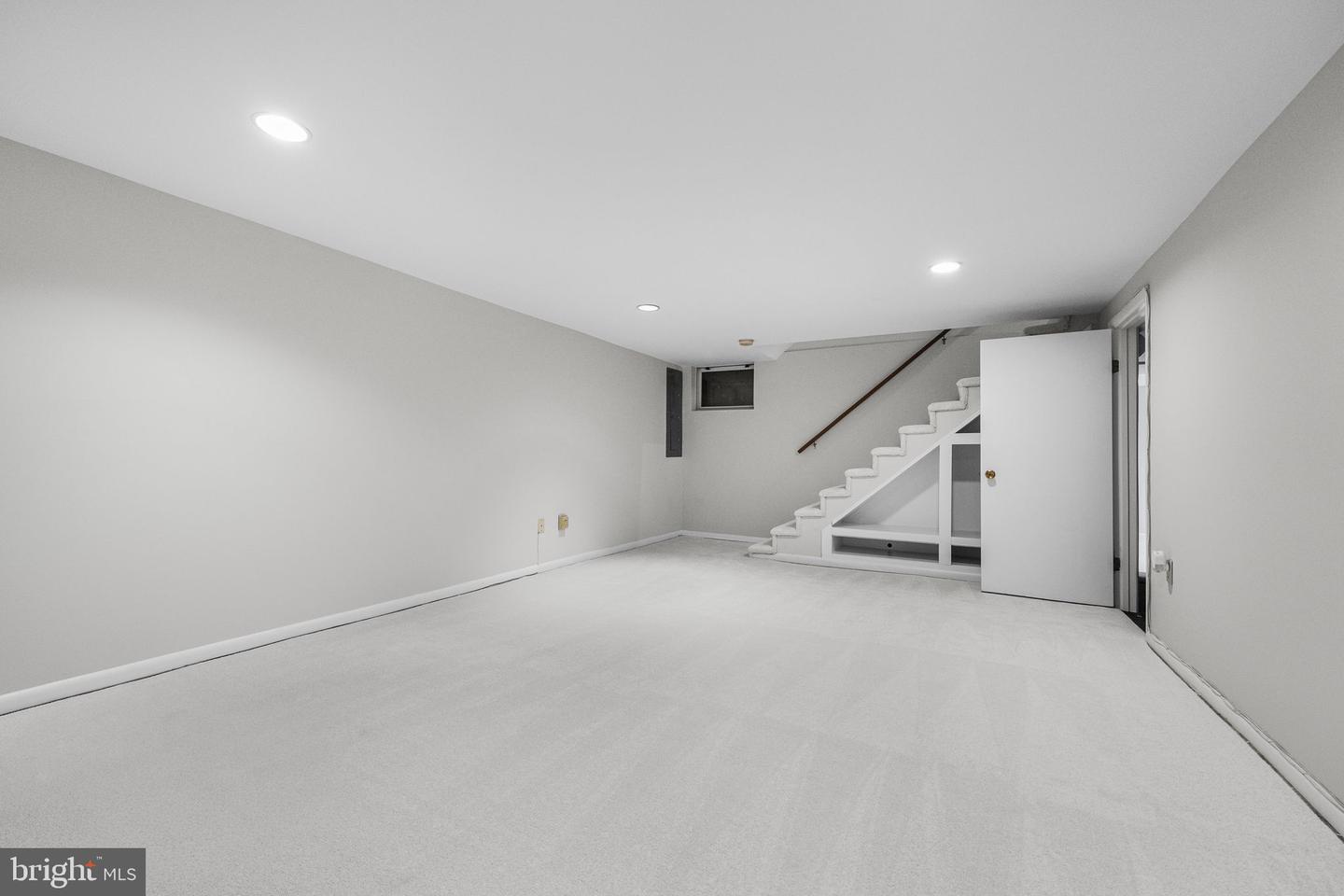 4923 34TH RD N, ARLINGTON, Virginia 22207, 4 Bedrooms Bedrooms, ,3 BathroomsBathrooms,Residential,For sale,4923 34TH RD N,VAAR2069338 MLS # VAAR2069338