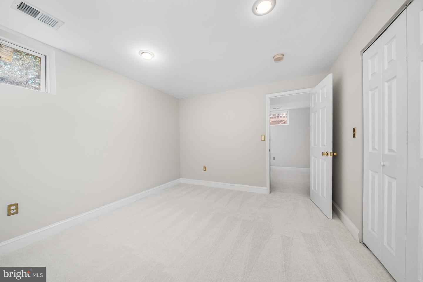 4923 34TH RD N, ARLINGTON, Virginia 22207, 4 Bedrooms Bedrooms, ,3 BathroomsBathrooms,Residential,For sale,4923 34TH RD N,VAAR2069338 MLS # VAAR2069338