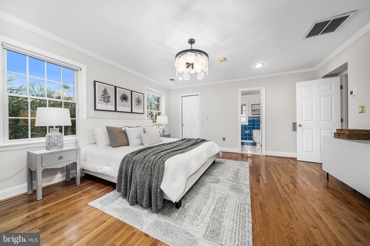 4923 34TH RD N, ARLINGTON, Virginia 22207, 4 Bedrooms Bedrooms, ,3 BathroomsBathrooms,Residential,For sale,4923 34TH RD N,VAAR2069338 MLS # VAAR2069338