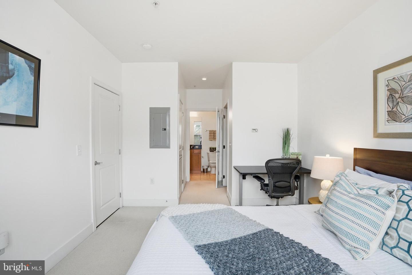 1800 WILSON BLVD #214, ARLINGTON, Virginia 22201, 1 Bedroom Bedrooms, ,1 BathroomBathrooms,Residential,For sale,1800 WILSON BLVD #214,VAAR2069318 MLS # VAAR2069318