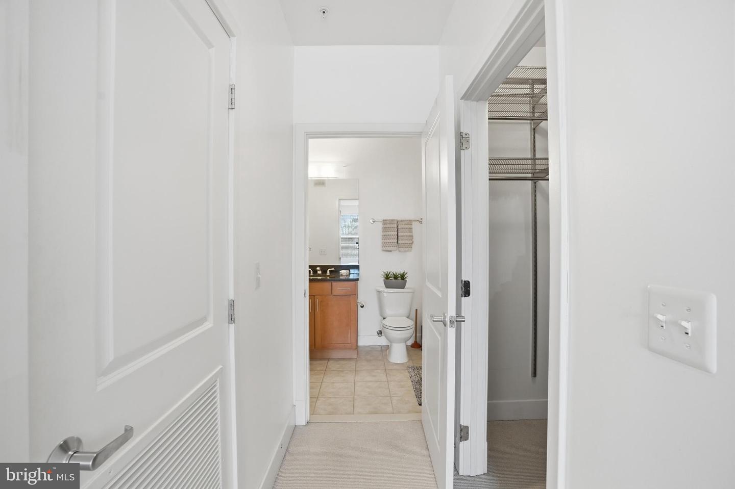 1800 WILSON BLVD #214, ARLINGTON, Virginia 22201, 1 Bedroom Bedrooms, ,1 BathroomBathrooms,Residential,For sale,1800 WILSON BLVD #214,VAAR2069318 MLS # VAAR2069318