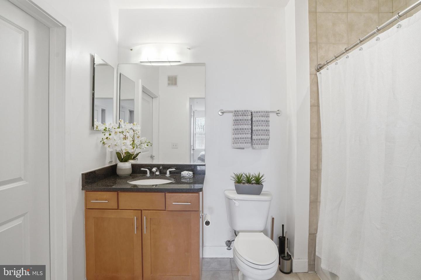 1800 WILSON BLVD #214, ARLINGTON, Virginia 22201, 1 Bedroom Bedrooms, ,1 BathroomBathrooms,Residential,For sale,1800 WILSON BLVD #214,VAAR2069318 MLS # VAAR2069318