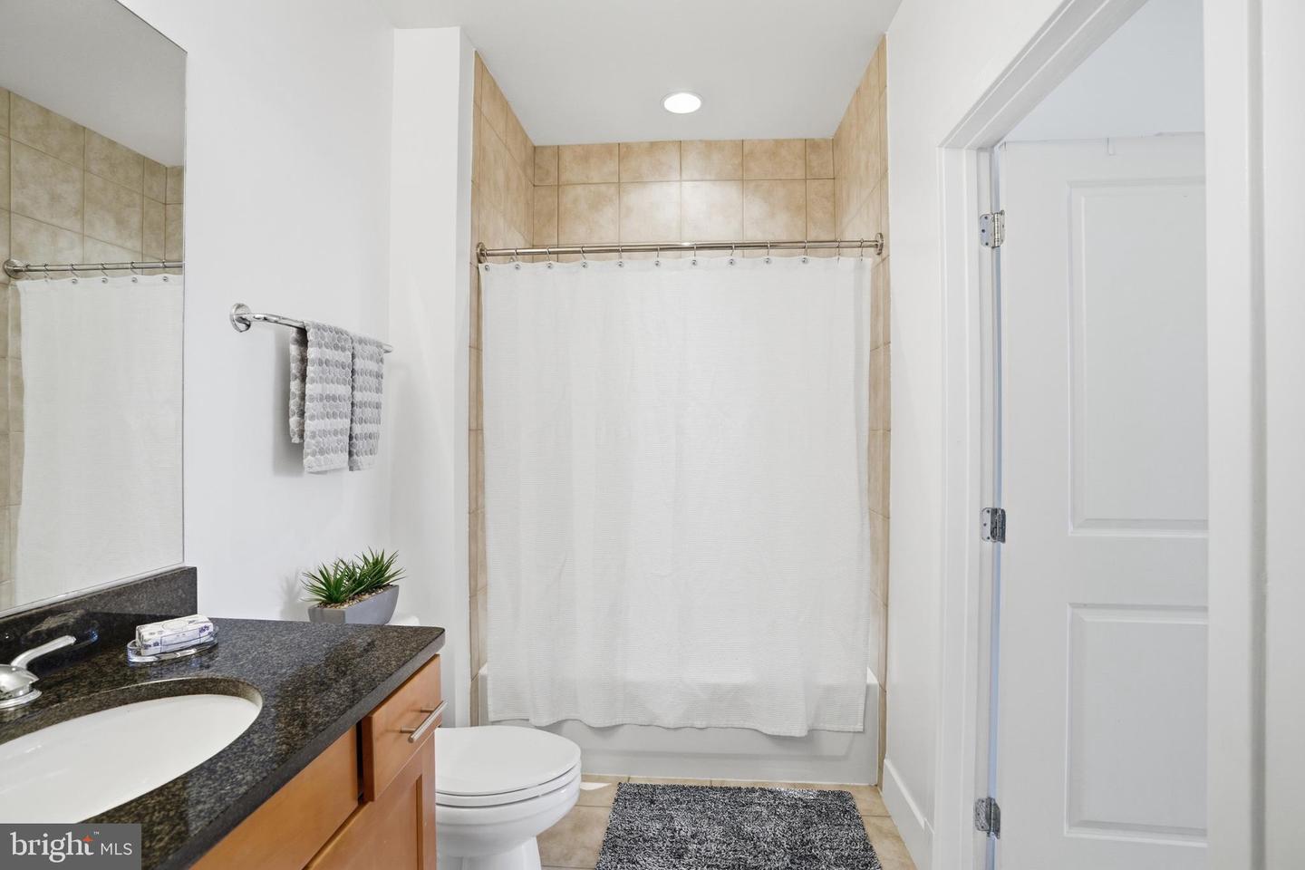 1800 WILSON BLVD #214, ARLINGTON, Virginia 22201, 1 Bedroom Bedrooms, ,1 BathroomBathrooms,Residential,For sale,1800 WILSON BLVD #214,VAAR2069318 MLS # VAAR2069318
