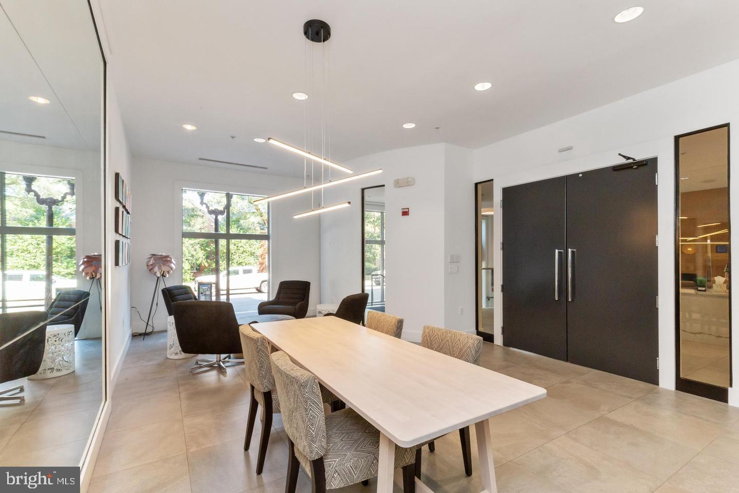 1800 WILSON BLVD #214, ARLINGTON, Virginia 22201, 1 Bedroom Bedrooms, ,1 BathroomBathrooms,Residential,For sale,1800 WILSON BLVD #214,VAAR2069318 MLS # VAAR2069318