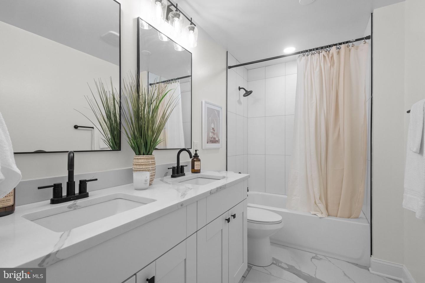 15651 BERLIN TPKE, HILLSBORO, Virginia 20132, 4 Bedrooms Bedrooms, ,2 BathroomsBathrooms,Residential,For sale,15651 BERLIN TPKE,VALO2116874 MLS # VALO2116874