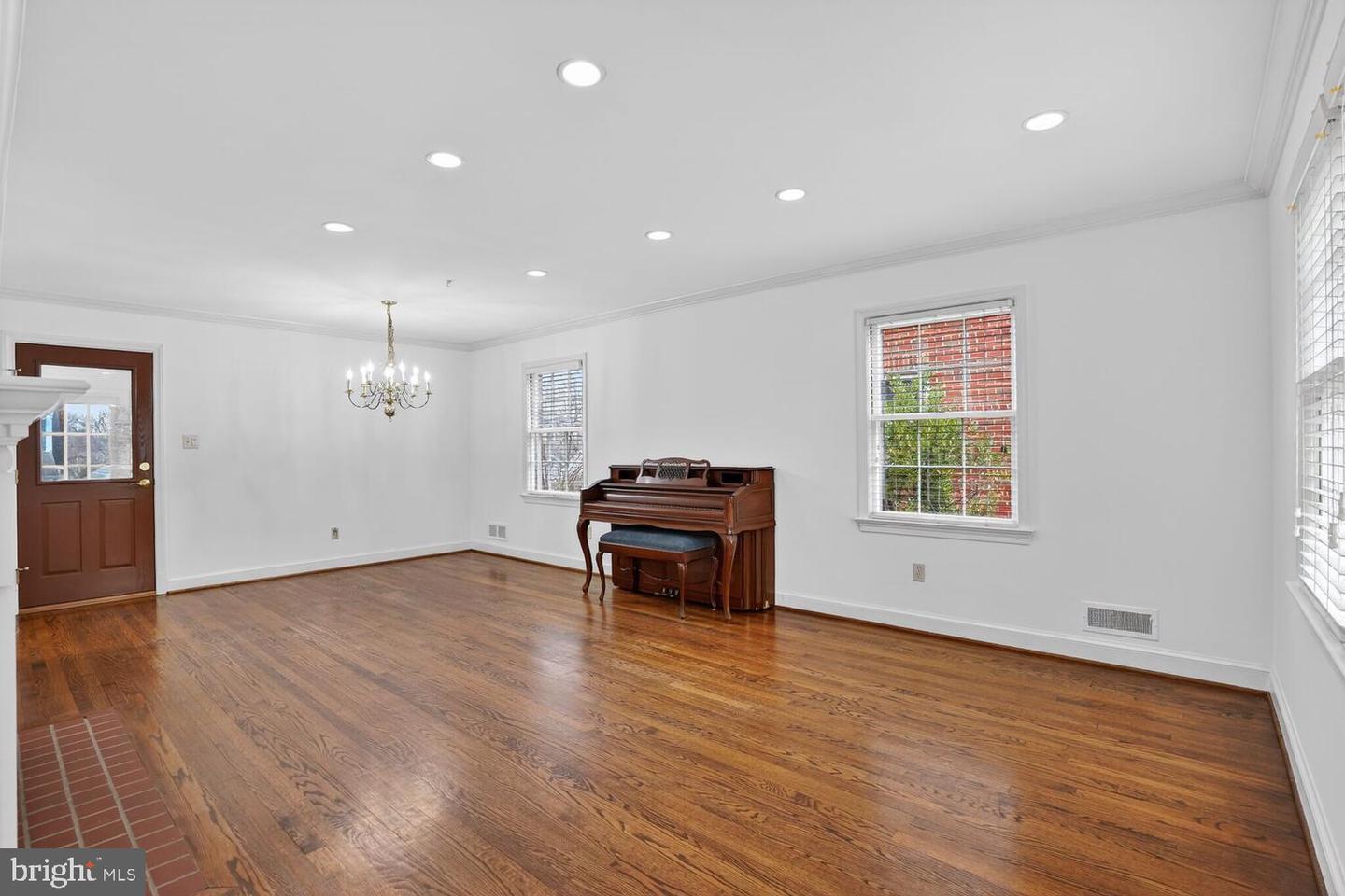 2420 CAMERON MILLS RD, ALEXANDRIA, Virginia 22302, 3 Bedrooms Bedrooms, ,2 BathroomsBathrooms,Residential,For sale,2420 CAMERON MILLS RD,VAAX2054552 MLS # VAAX2054552