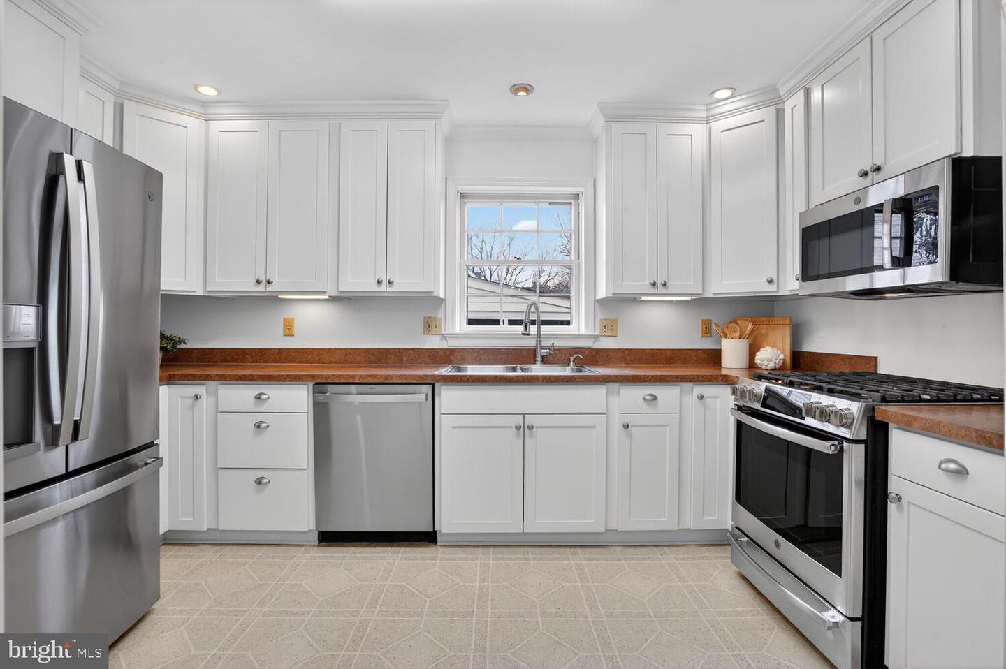 2420 CAMERON MILLS RD, ALEXANDRIA, Virginia 22302, 3 Bedrooms Bedrooms, ,2 BathroomsBathrooms,Residential,For sale,2420 CAMERON MILLS RD,VAAX2054552 MLS # VAAX2054552