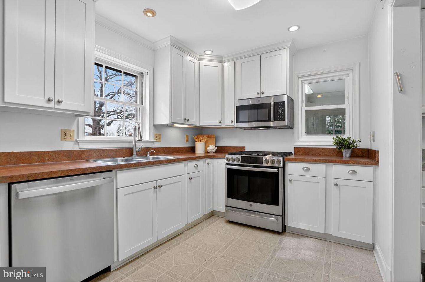 2420 CAMERON MILLS RD, ALEXANDRIA, Virginia 22302, 3 Bedrooms Bedrooms, ,2 BathroomsBathrooms,Residential,For sale,2420 CAMERON MILLS RD,VAAX2054552 MLS # VAAX2054552