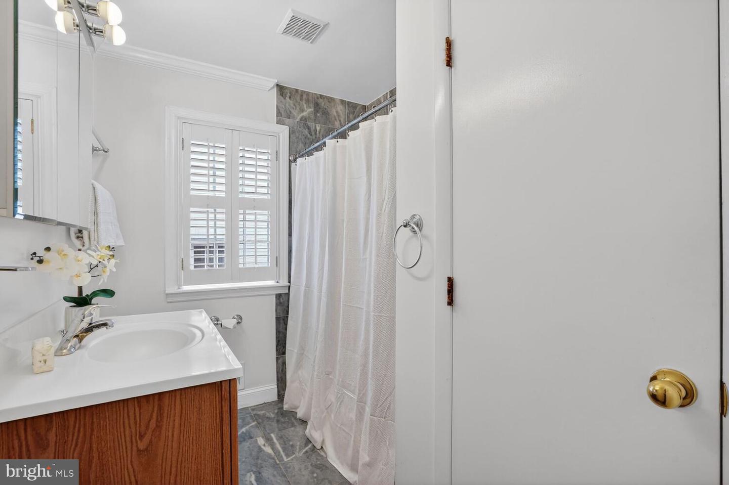 2420 CAMERON MILLS RD, ALEXANDRIA, Virginia 22302, 3 Bedrooms Bedrooms, ,2 BathroomsBathrooms,Residential,For sale,2420 CAMERON MILLS RD,VAAX2054552 MLS # VAAX2054552