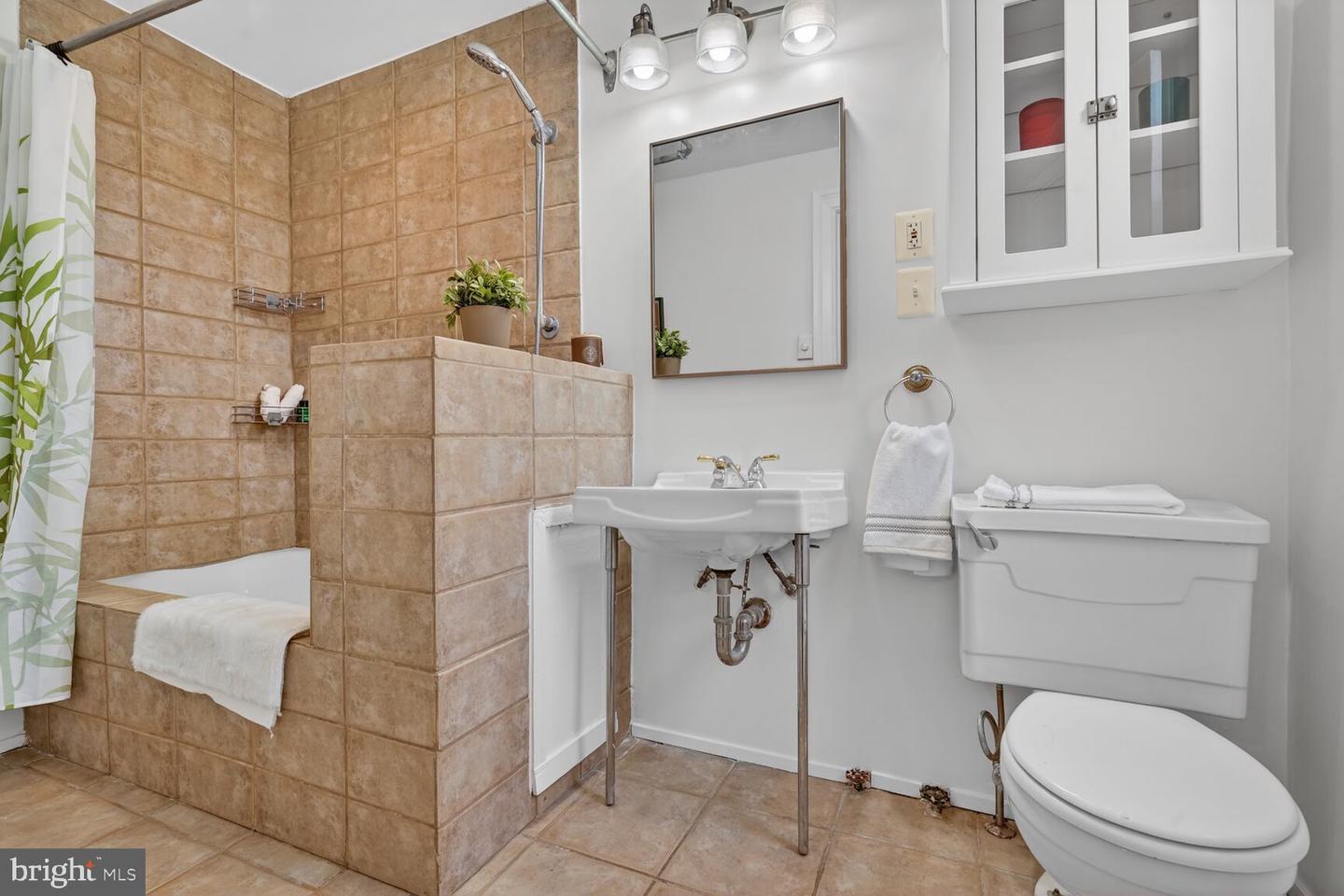 1915 16TH ST NW #203, WASHINGTON, District Of Columbia 20009, 1 Bedroom Bedrooms, 4 Rooms Rooms,1 BathroomBathrooms,Residential,For sale,1915 16TH ST NW #203,DCDC2248130 MLS # DCDC2248130