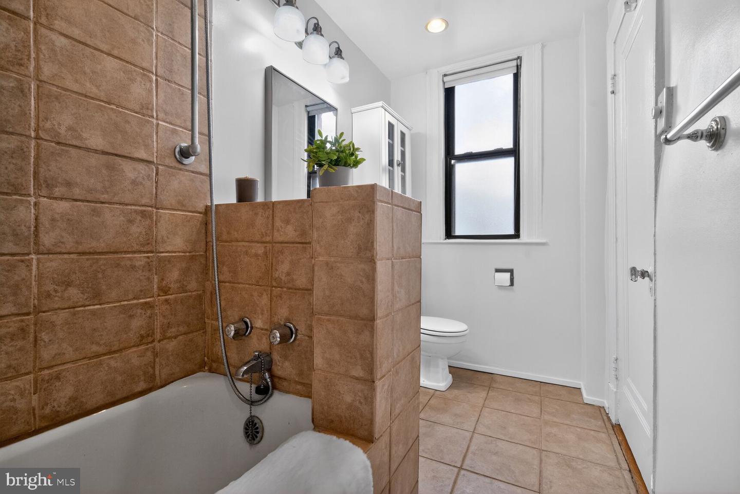 1915 16TH ST NW #203, WASHINGTON, District Of Columbia 20009, 1 Bedroom Bedrooms, 4 Rooms Rooms,1 BathroomBathrooms,Residential,For sale,1915 16TH ST NW #203,DCDC2248130 MLS # DCDC2248130