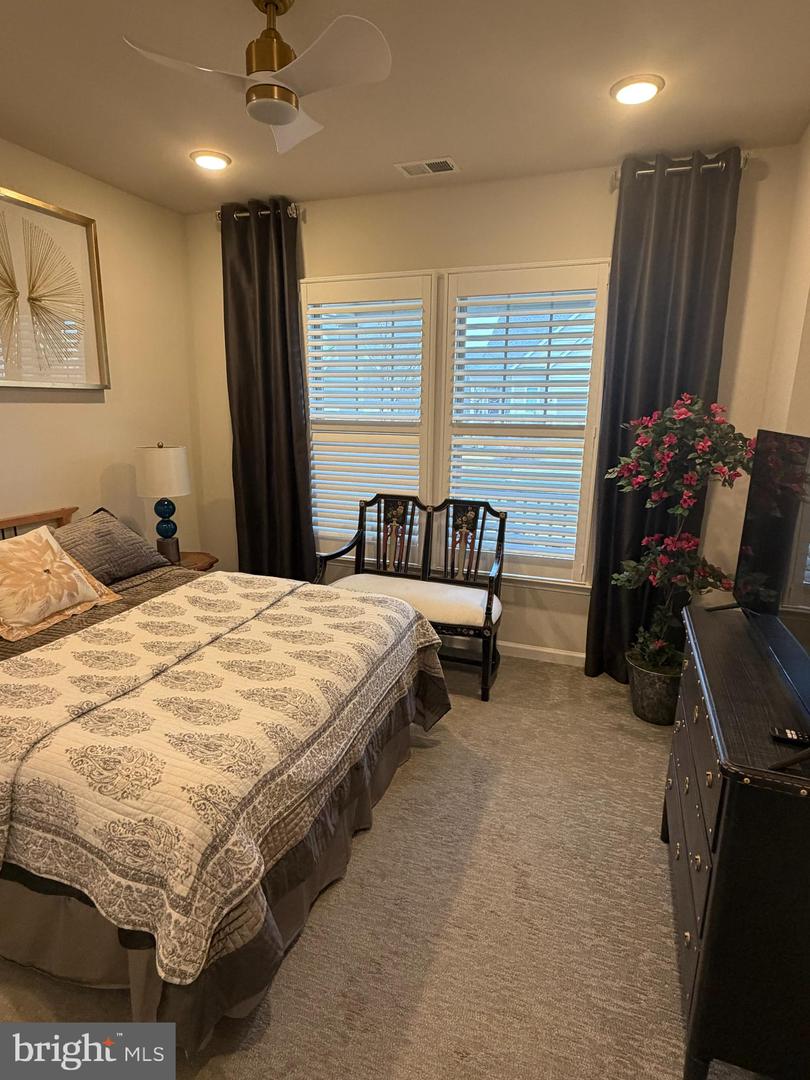 6863 MOONSTONE PEONY LN, HAYMARKET, Virginia 20169, 2 Bedrooms Bedrooms, 11 Rooms Rooms,2 BathroomsBathrooms,Residential,For sale,6863 MOONSTONE PEONY LN,VAPW2113430 MLS # VAPW2113430