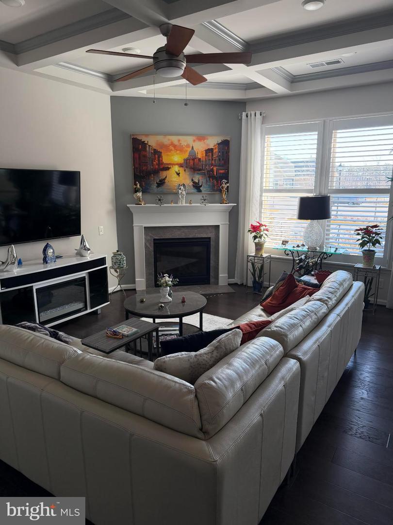 6863 MOONSTONE PEONY LN, HAYMARKET, Virginia 20169, 2 Bedrooms Bedrooms, 11 Rooms Rooms,2 BathroomsBathrooms,Residential,For sale,6863 MOONSTONE PEONY LN,VAPW2113430 MLS # VAPW2113430