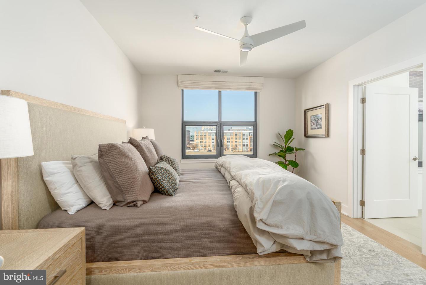 737 SWANN AVE #402, ALEXANDRIA, Virginia 22301, 2 Bedrooms Bedrooms, ,2 BathroomsBathrooms,Residential,For sale,737 SWANN AVE #402,VAAX2054572 MLS # VAAX2054572