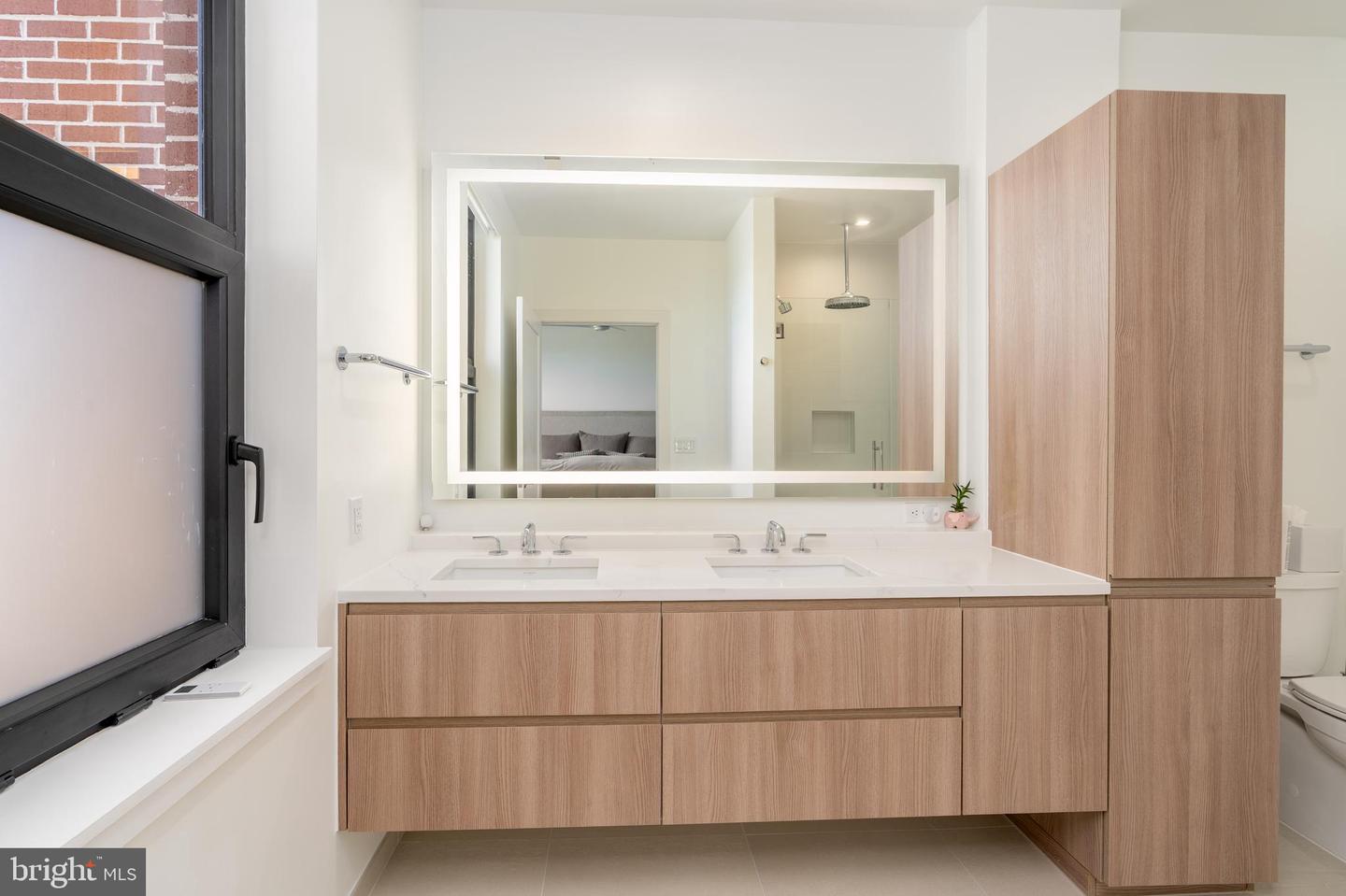 737 SWANN AVE #402, ALEXANDRIA, Virginia 22301, 2 Bedrooms Bedrooms, ,2 BathroomsBathrooms,Residential,For sale,737 SWANN AVE #402,VAAX2054572 MLS # VAAX2054572