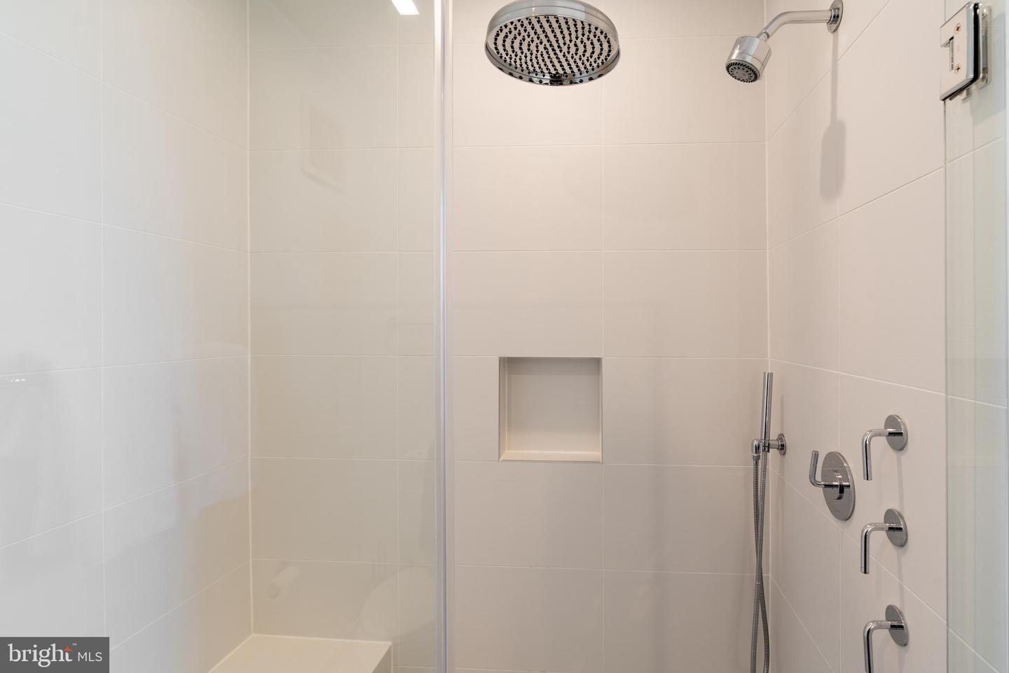 737 SWANN AVE #402, ALEXANDRIA, Virginia 22301, 2 Bedrooms Bedrooms, ,2 BathroomsBathrooms,Residential,For sale,737 SWANN AVE #402,VAAX2054572 MLS # VAAX2054572