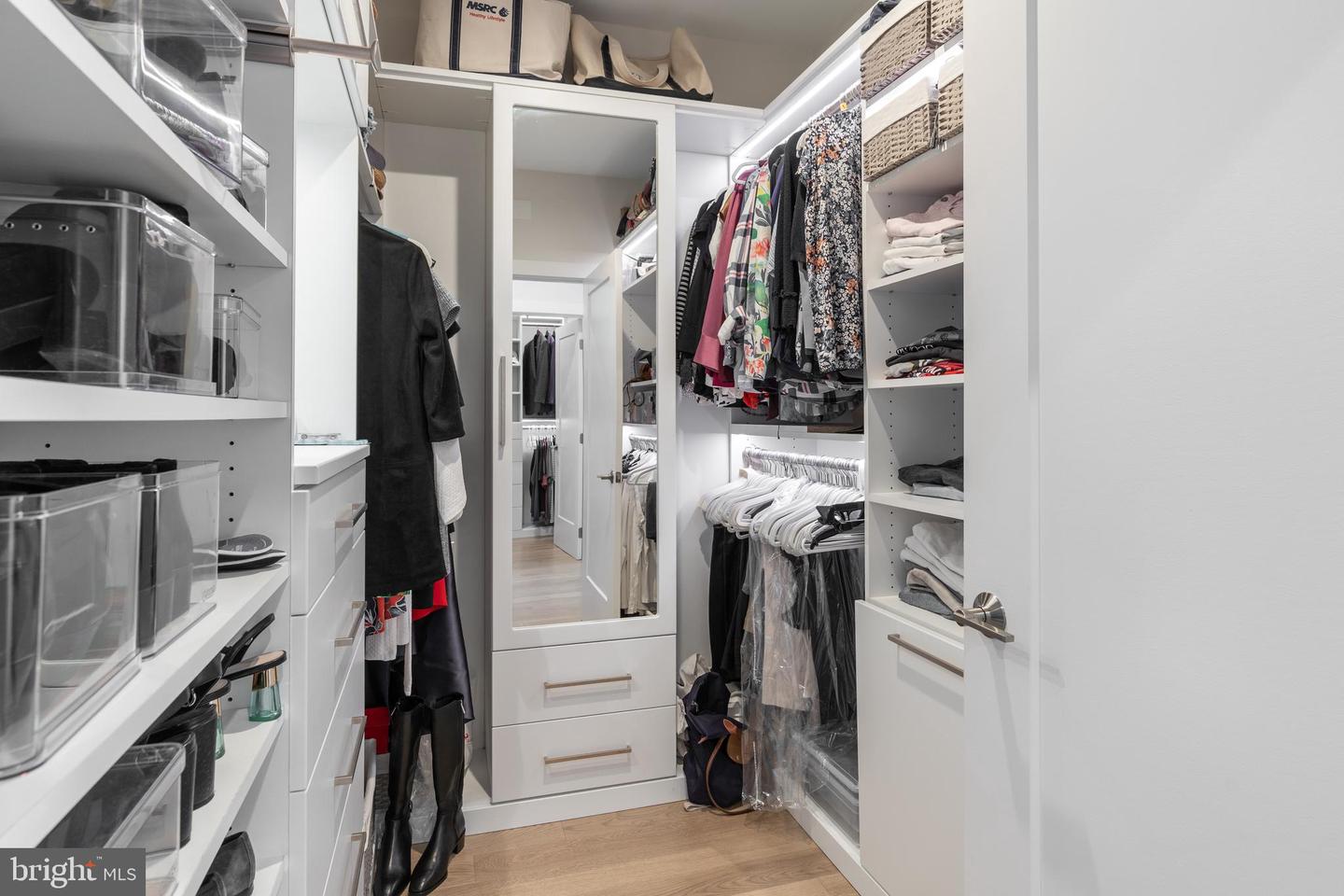 737 SWANN AVE #402, ALEXANDRIA, Virginia 22301, 2 Bedrooms Bedrooms, ,2 BathroomsBathrooms,Residential,For sale,737 SWANN AVE #402,VAAX2054572 MLS # VAAX2054572