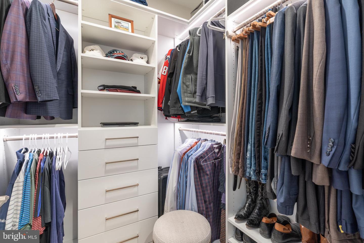 737 SWANN AVE #402, ALEXANDRIA, Virginia 22301, 2 Bedrooms Bedrooms, ,2 BathroomsBathrooms,Residential,For sale,737 SWANN AVE #402,VAAX2054572 MLS # VAAX2054572