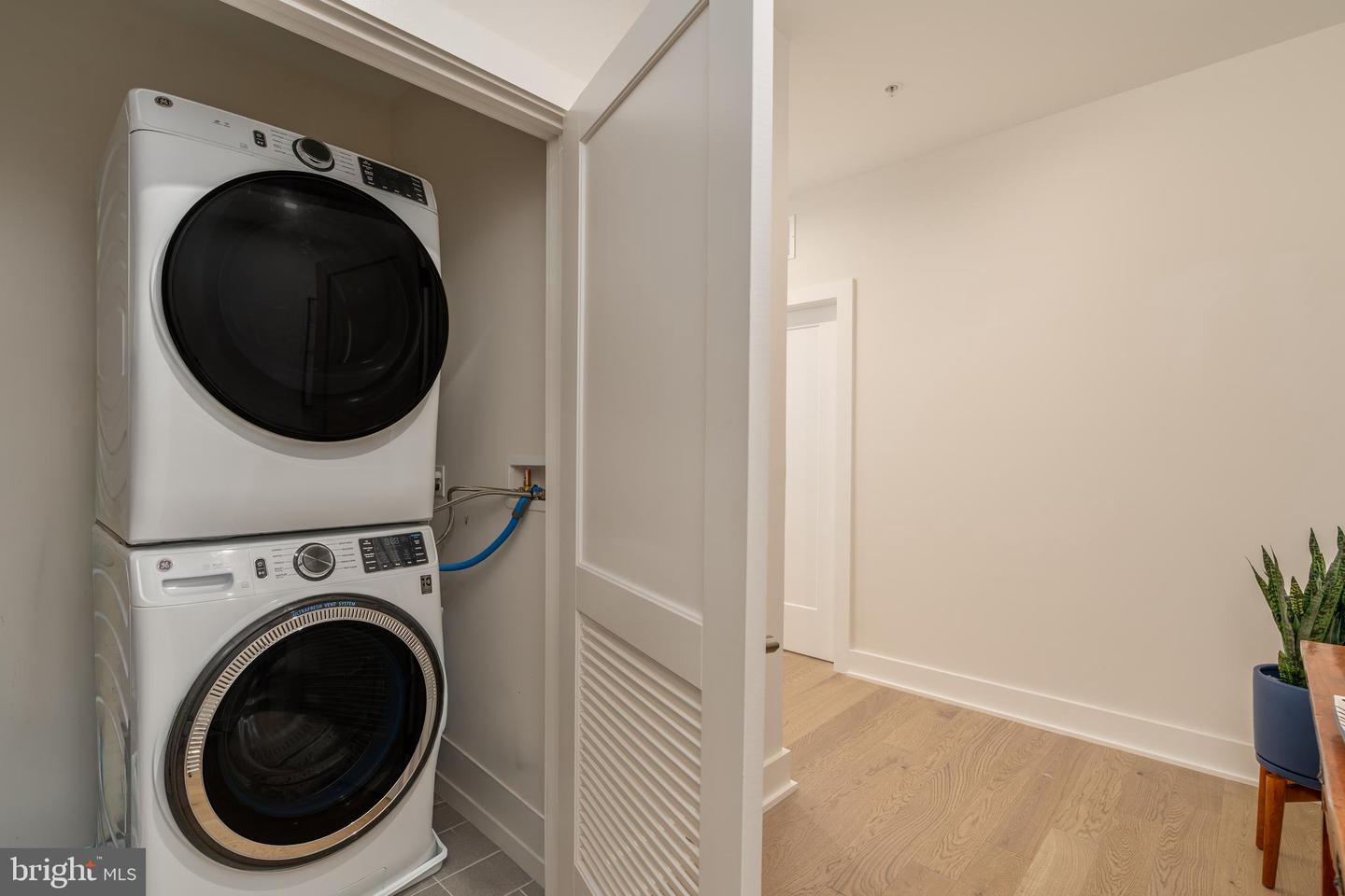 737 SWANN AVE #402, ALEXANDRIA, Virginia 22301, 2 Bedrooms Bedrooms, ,2 BathroomsBathrooms,Residential,For sale,737 SWANN AVE #402,VAAX2054572 MLS # VAAX2054572