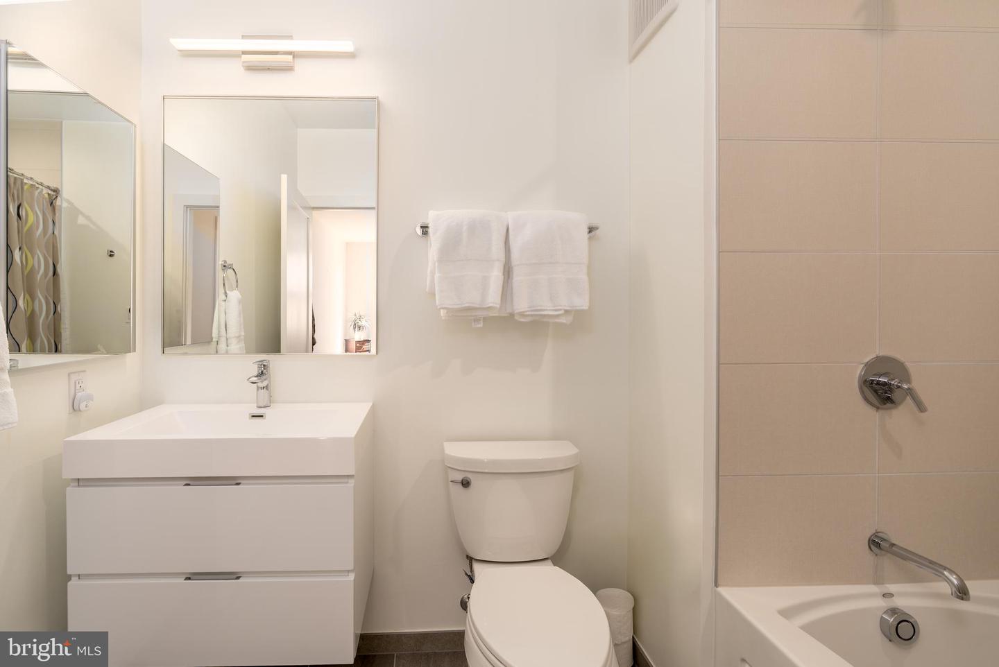 737 SWANN AVE #402, ALEXANDRIA, Virginia 22301, 2 Bedrooms Bedrooms, ,2 BathroomsBathrooms,Residential,For sale,737 SWANN AVE #402,VAAX2054572 MLS # VAAX2054572