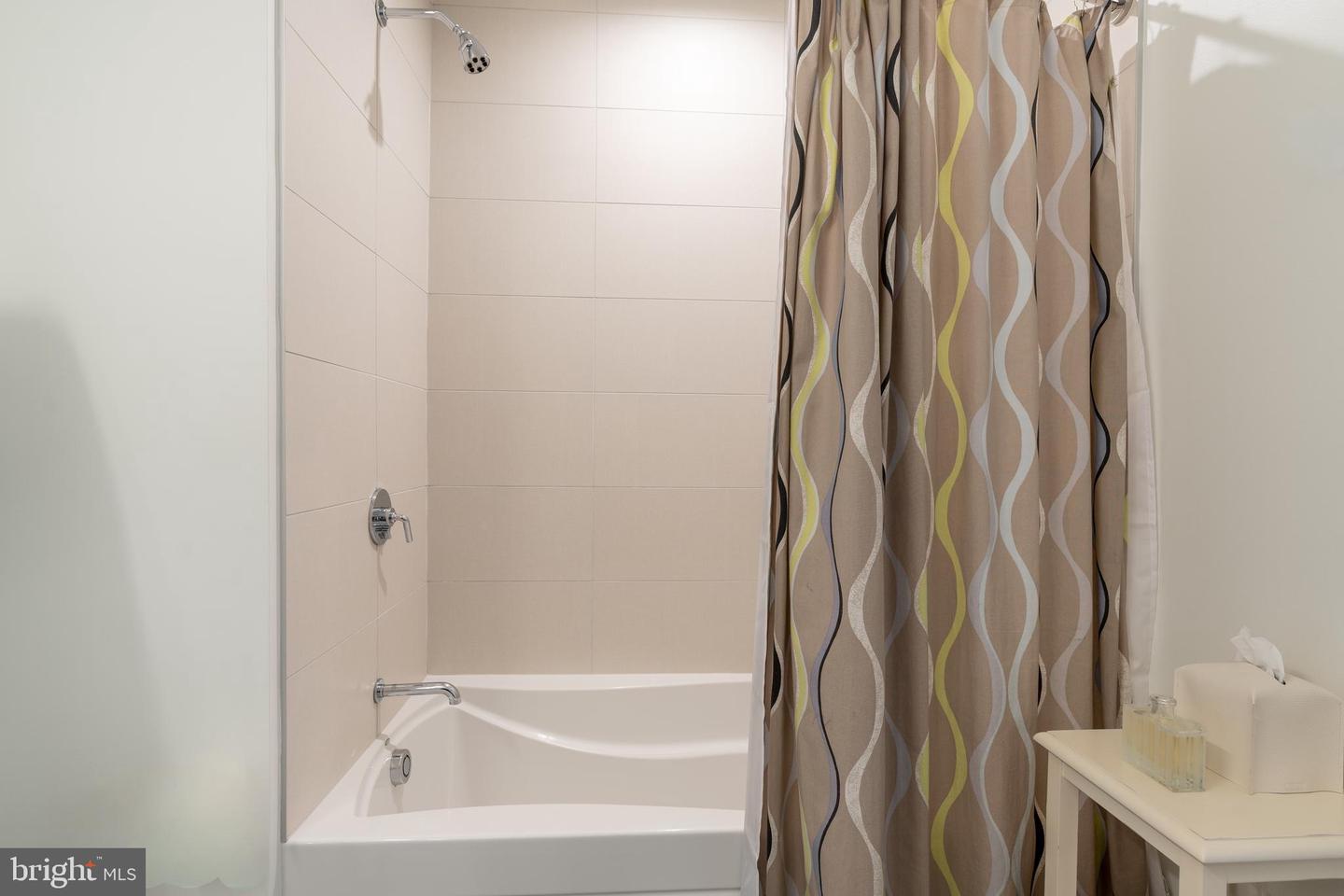 737 SWANN AVE #402, ALEXANDRIA, Virginia 22301, 2 Bedrooms Bedrooms, ,2 BathroomsBathrooms,Residential,For sale,737 SWANN AVE #402,VAAX2054572 MLS # VAAX2054572